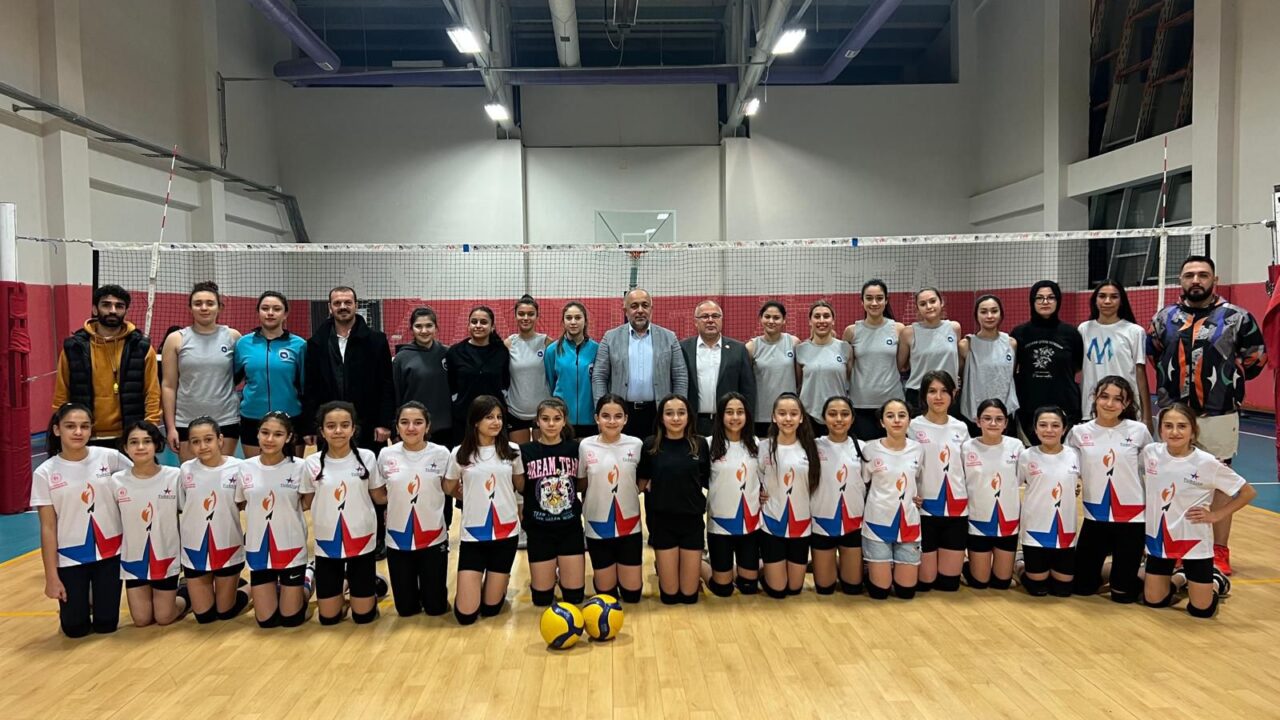 Afyonkarahisar’da Geleceğin Voleybol Yıldızları Göz Kamaştırıyor